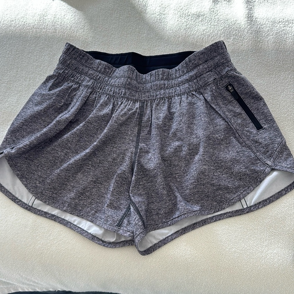 Lululemon hotty hot low rise 4” grey shorts Sz 8